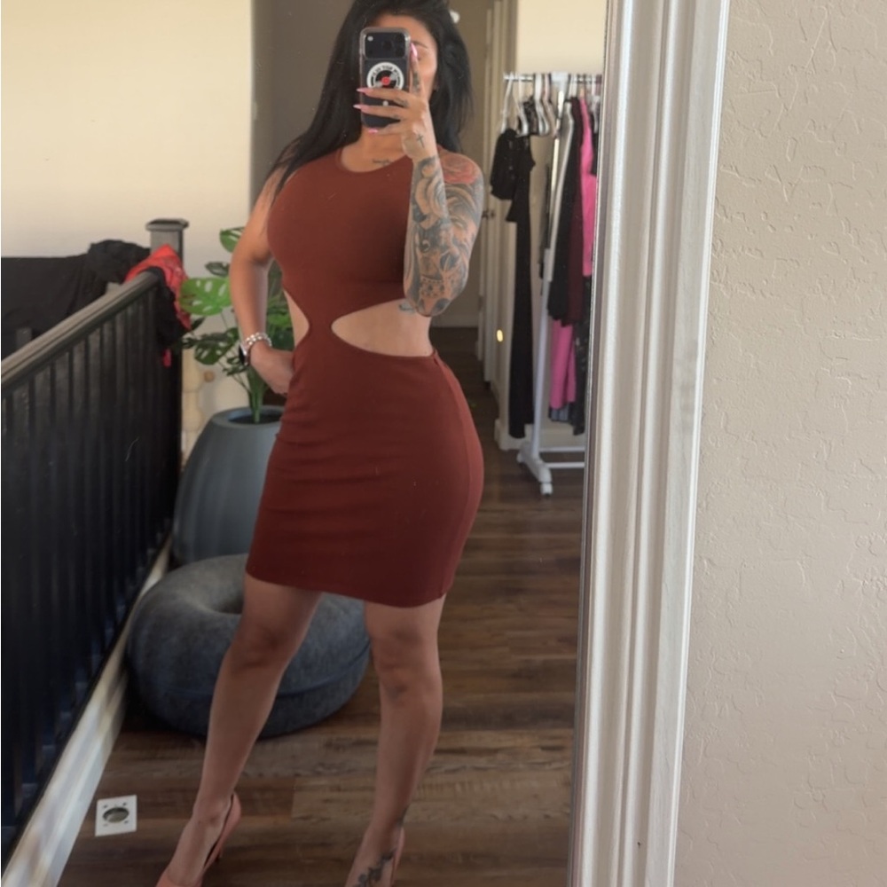 Chic Cut-Out Mini Dress in Rich Brown